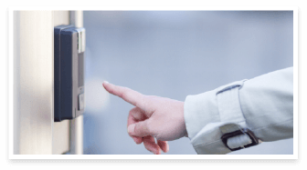 スタッフがお客様のご自宅へ訪問しているイメージ写真