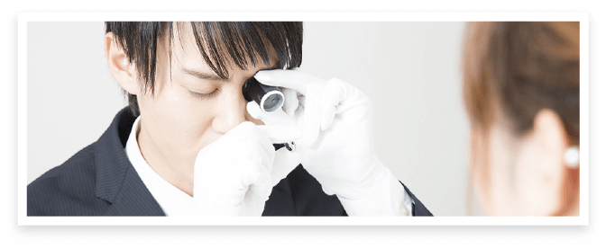 スタッフがお客様のご自宅へ訪問しているイメージ写真