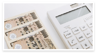 スタッフがお客様のご自宅へ訪問しているイメージ写真