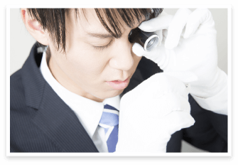 お品物の鑑定をするイメージ写真